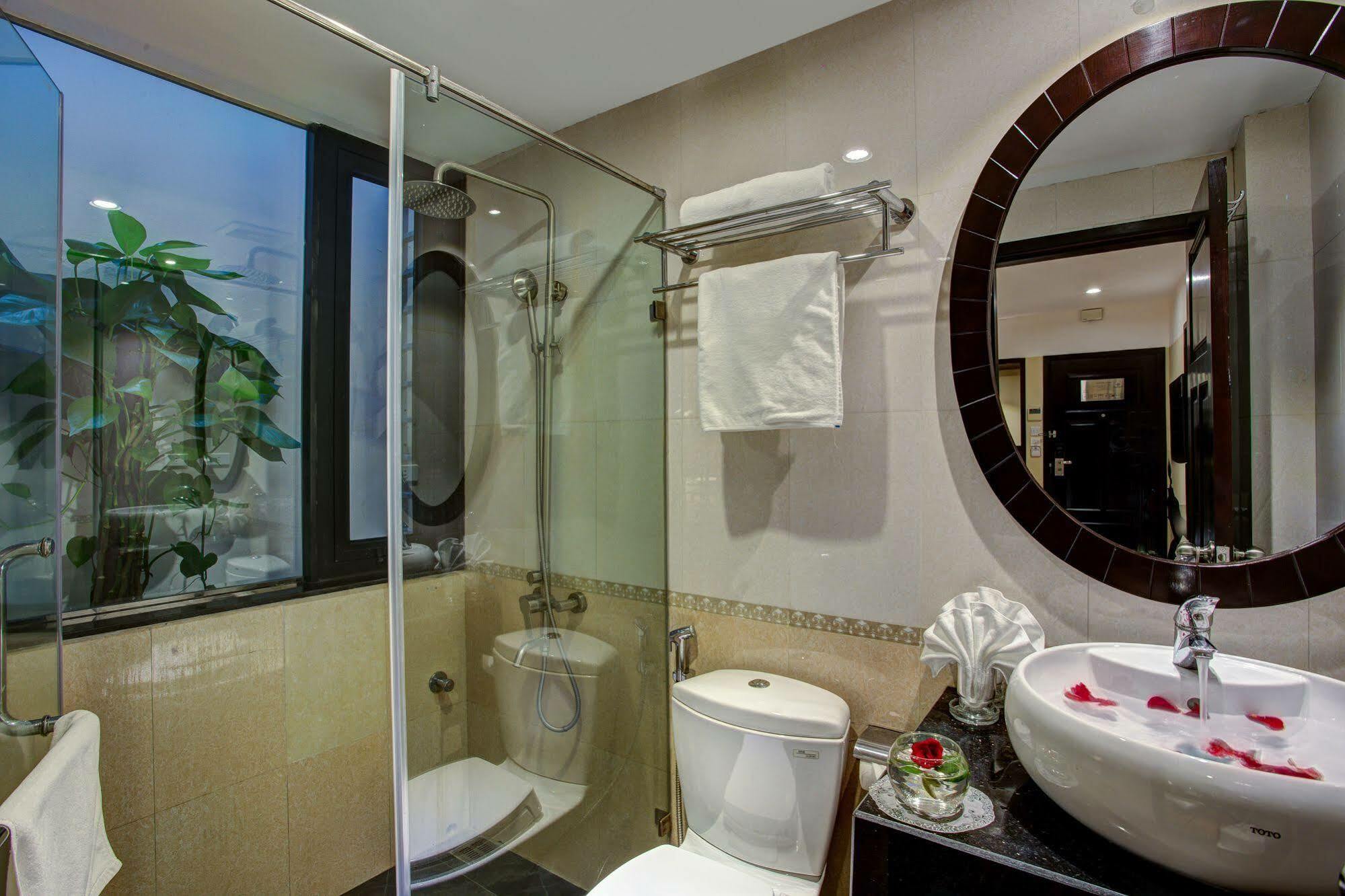 Ambassador Hanoi Hotel & Travel Exterior photo